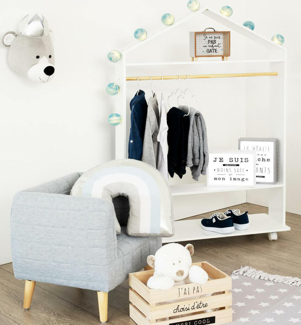 penderie et fauteuil pour enfant