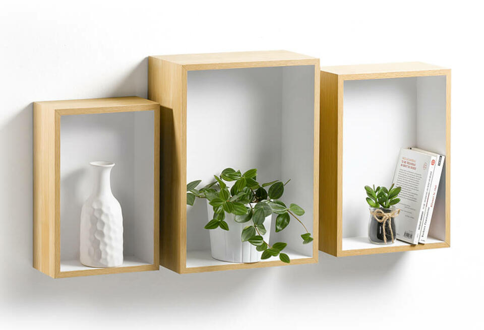 étagère murale en bois clair