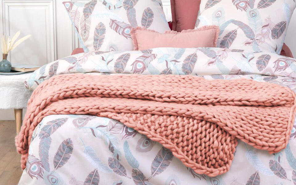 plaid rose en laine à grosse mailles