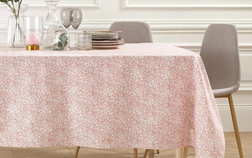 nappe rose à motifs
