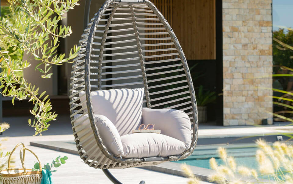 fauteuil suspendu jardin sur pied