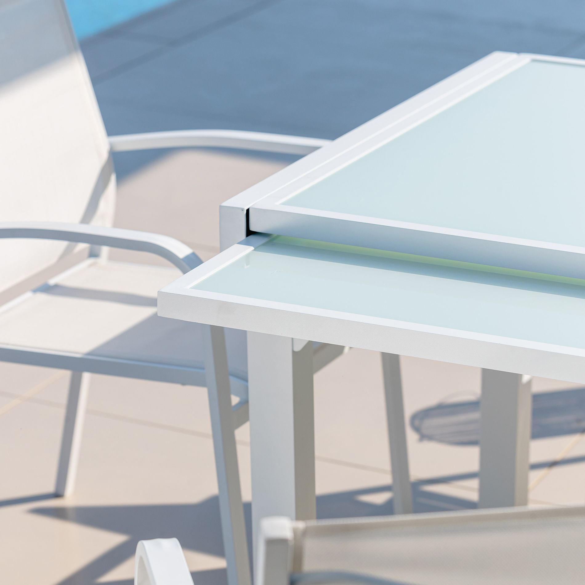 Table de jardin extensible 8 places en verre Murano (180 x 90 cm) - Blanche 4
