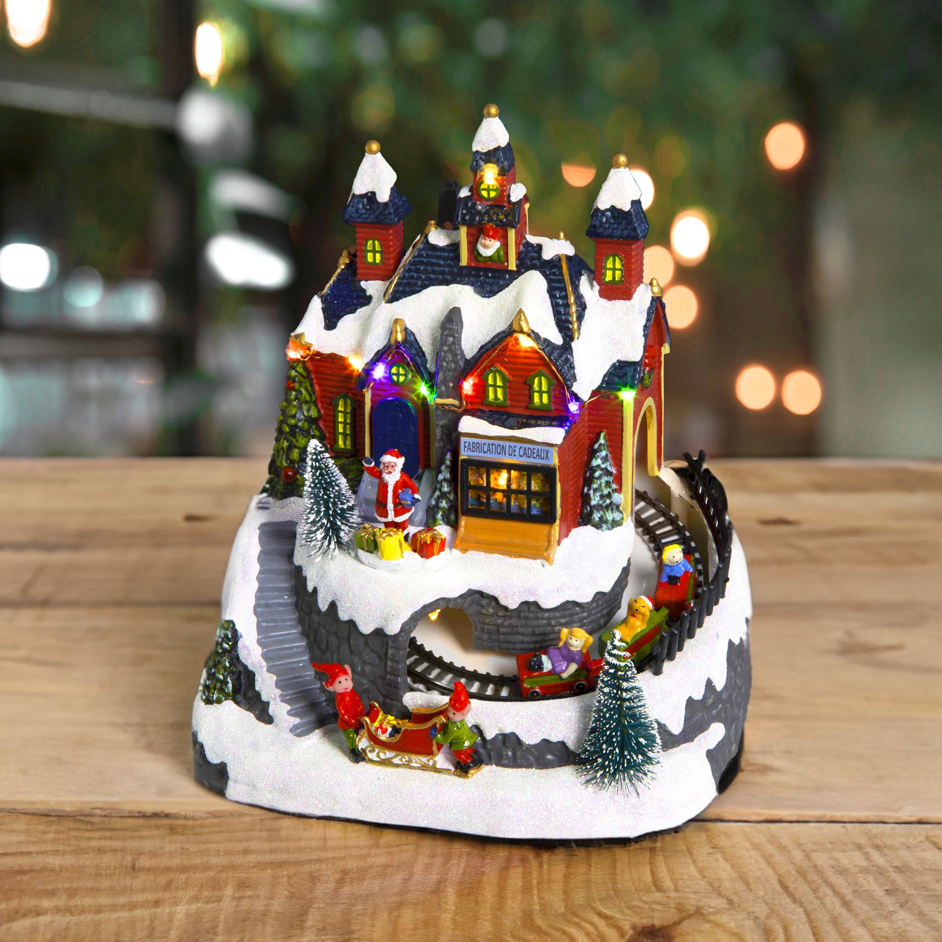 Village de Noël lumineux à piles Atelier et train de Noël lumineux et musical 1