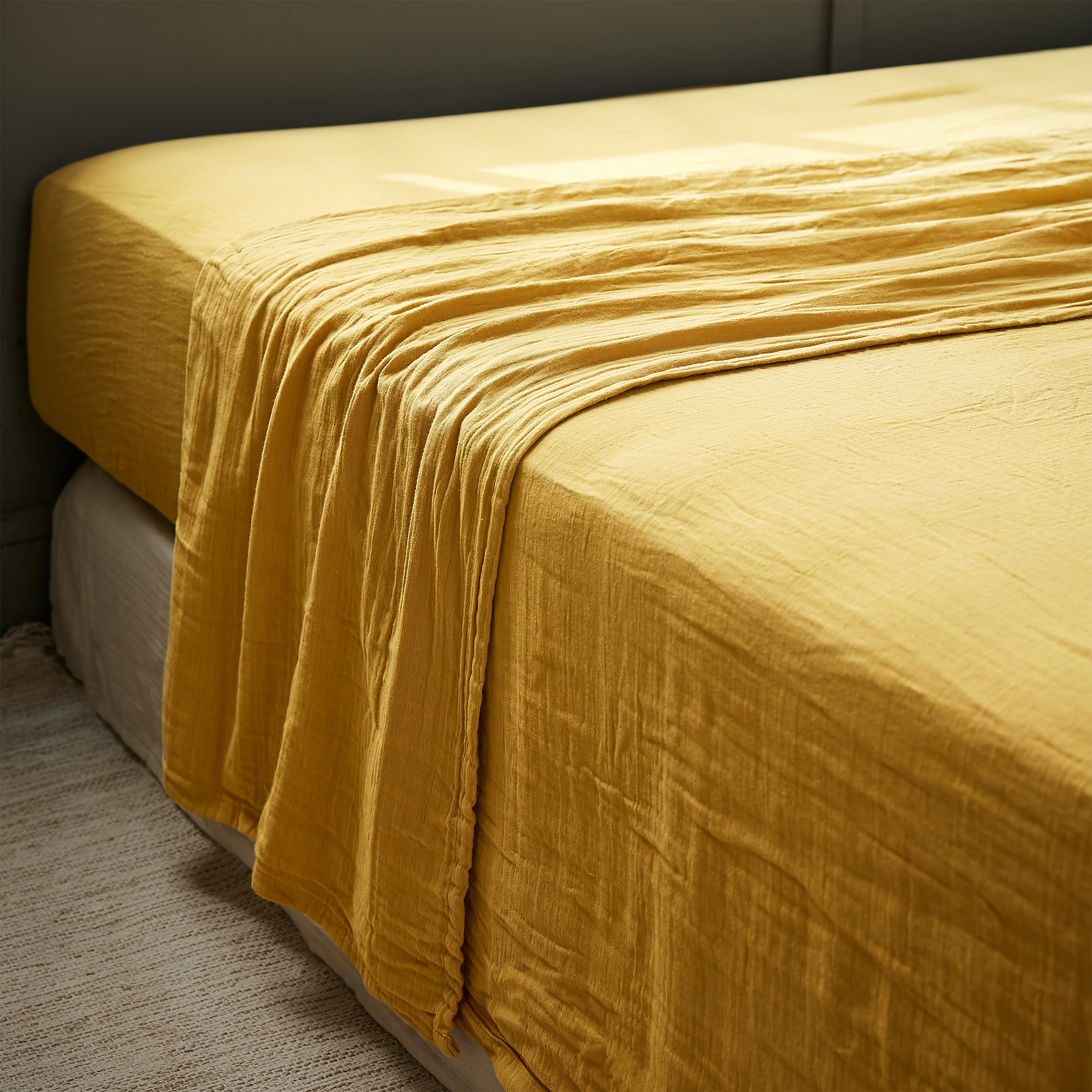 Drap plat gaze de coton (240 cm) Gaïa Jaune safran 1