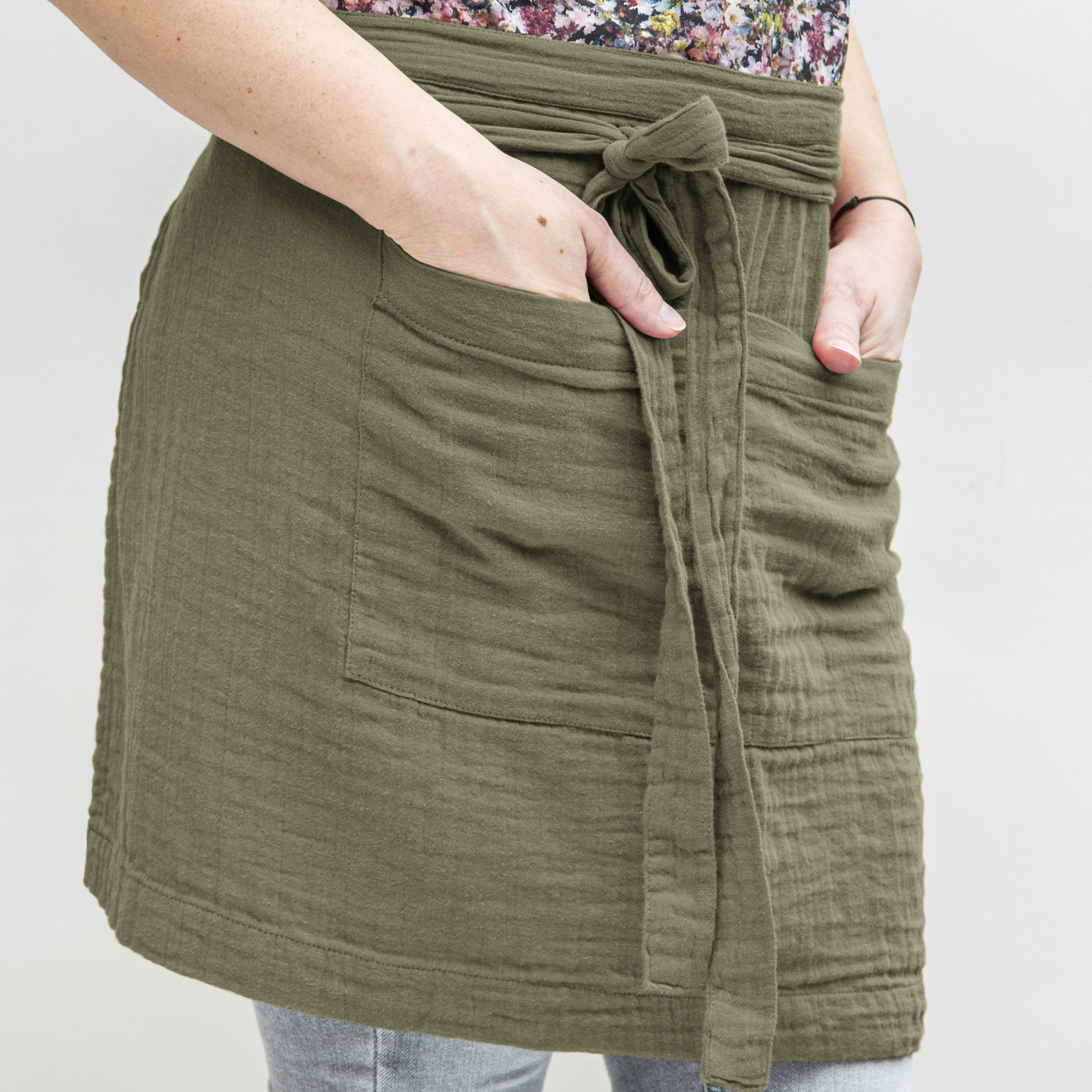 Tablier avec poches gaze de coton Gaïa Vert romarin 1