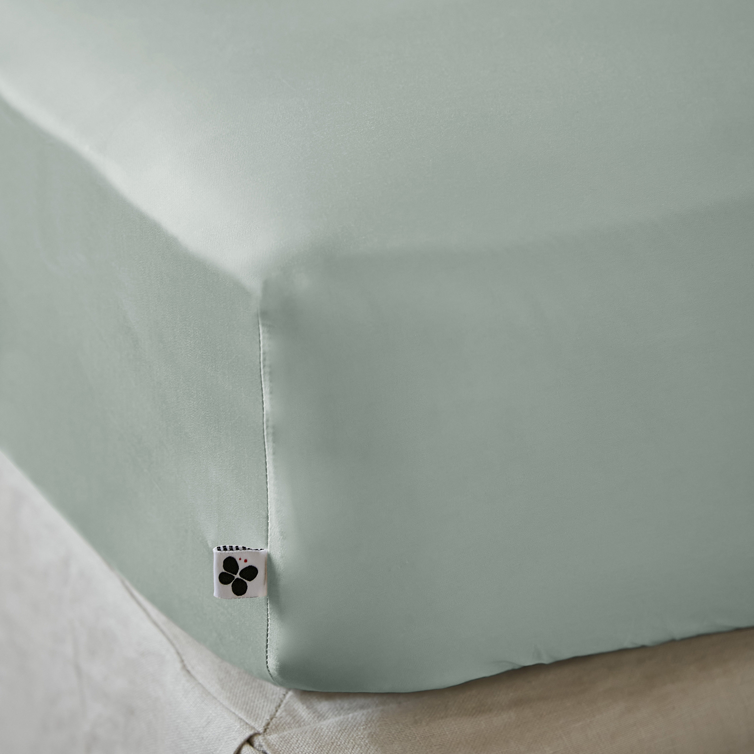 Drap housse satin de bambou (180 x 200 cm) Salomé Vert eucalyptus