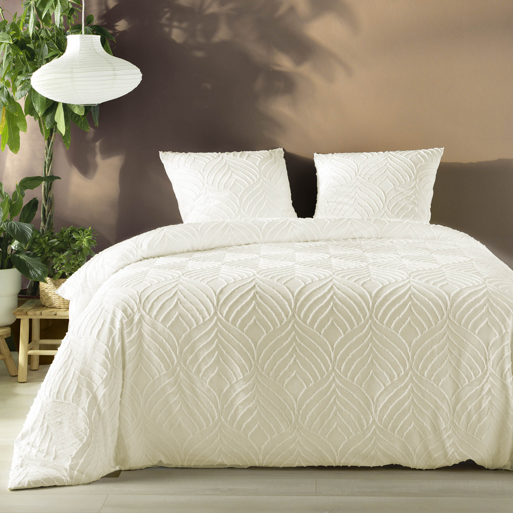 Housse de couette et deux taies microfibre tuftée (240 x 220 cm) Heltie Ivoire