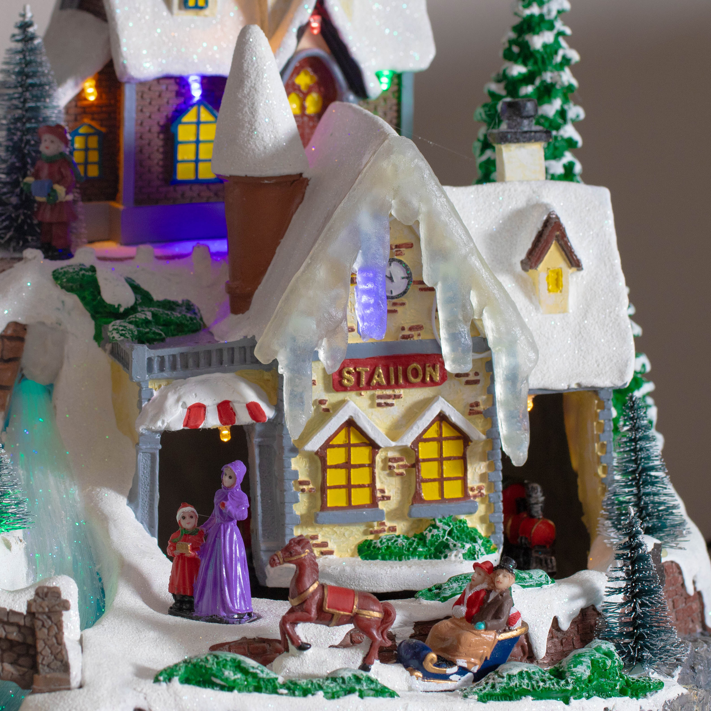 1 Micro LED paysage intŽrieur VILLAGE LUM L29.00-W50.00-H34.00cm-92L couleurs/multi