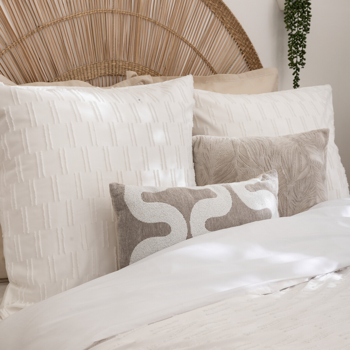Housse de couette et deux taies microfibre (260 x 240 cm) Swan Blanche